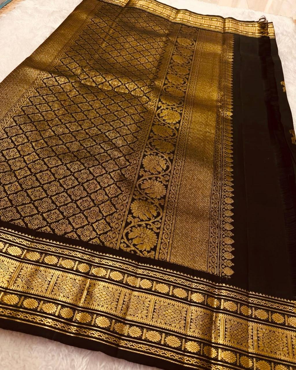 Soft Lichi Silk Jacquard Weaving Treditional Wear Designer Saree
