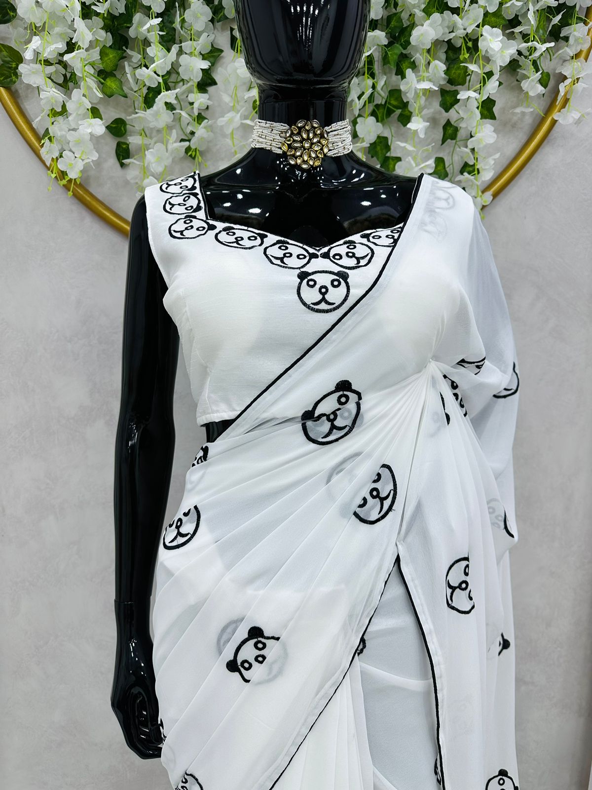 Beautiful White Georgette 1 Min Saree with Unstitched Blouse
