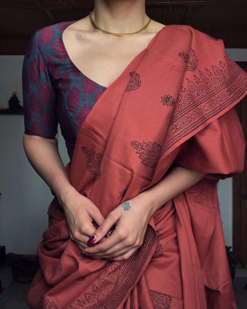 Occasion Wear Light Red Color Fancy Linen Digital Printed Saree Blouse