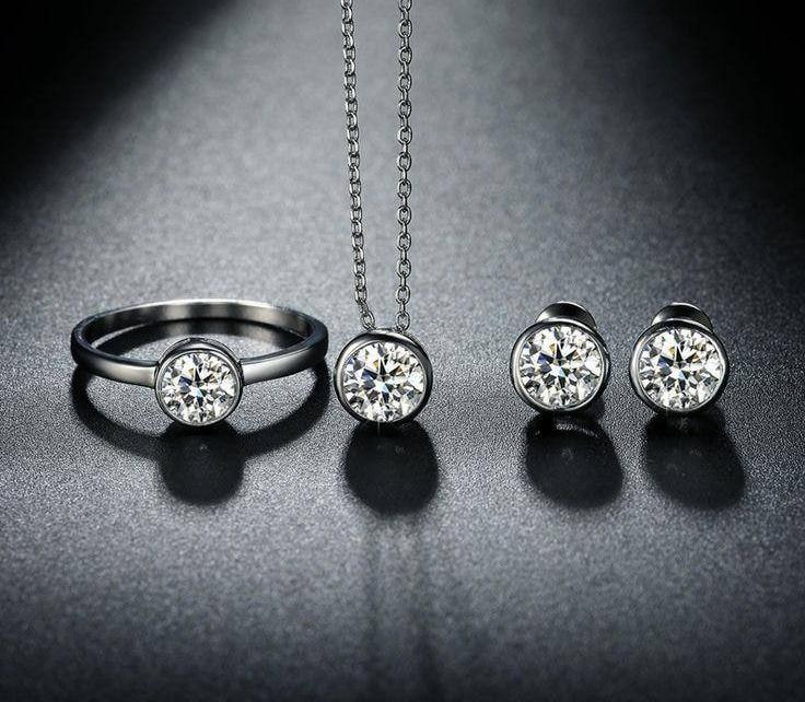 Sophisticated Silver American Diamondd Necklace Set For Women