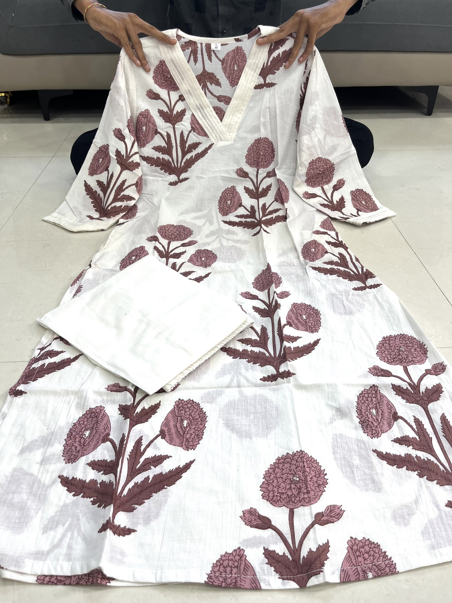 Glemrous Off White Printed Outfite For Women