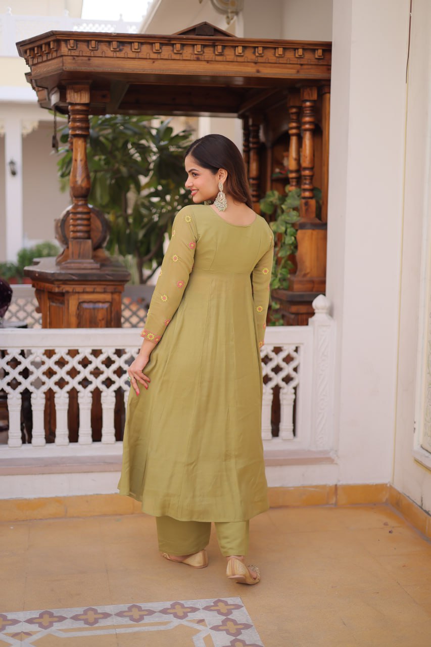 Women's  Ethnic Floral Patterned Flared Suit Set