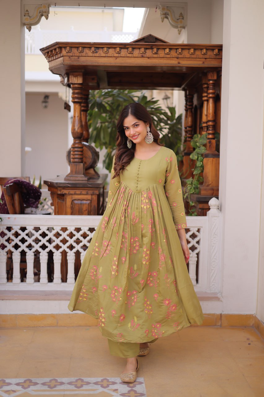 Women's  Ethnic Floral Patterned Flared Suit Set