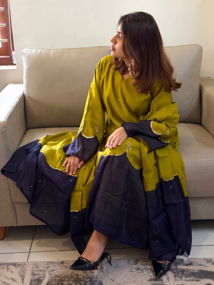 Women Designer Scalloped Kaftan Set with Mirror-Work & Bottoms