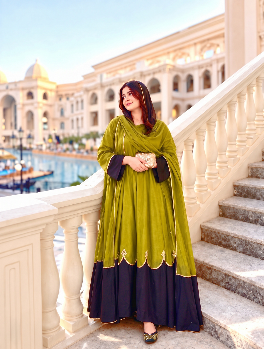 Women Designer Scalloped Kaftan Set with Mirror-Work & Bottoms