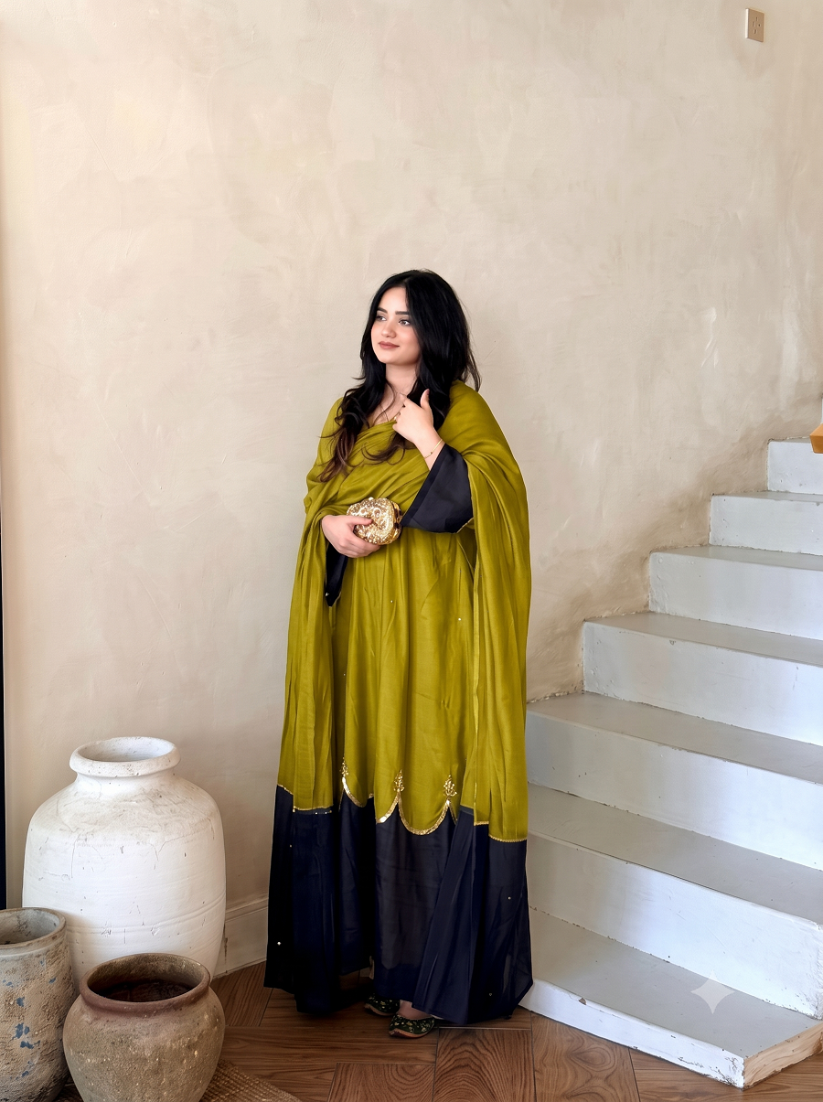 Women Designer Scalloped Kaftan Set with Mirror-Work & Bottoms