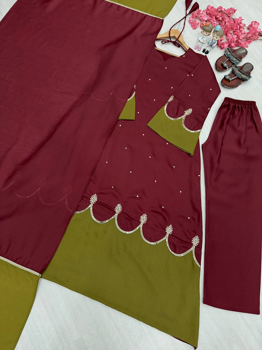 Women Designer Scalloped Kaftan Set with Mirror-Work & Bottoms
