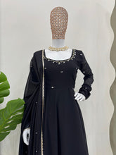 Load image into Gallery viewer, Fabulous Black Foux Georgette Gown Handwork With Lace Broder Dupatta
