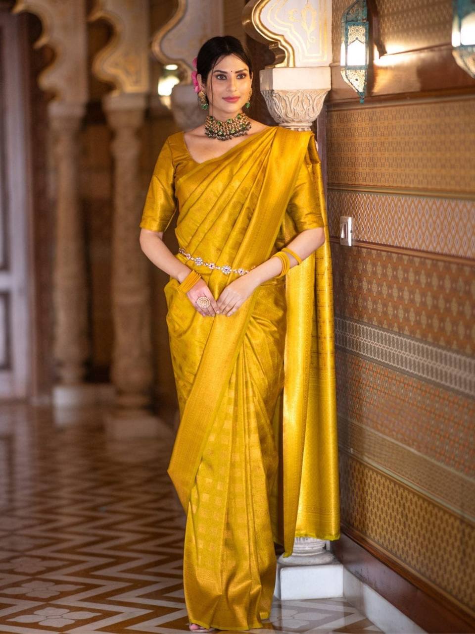 Glemorous Lichi Silk Treditional Wear Jacquard Weaving Saree