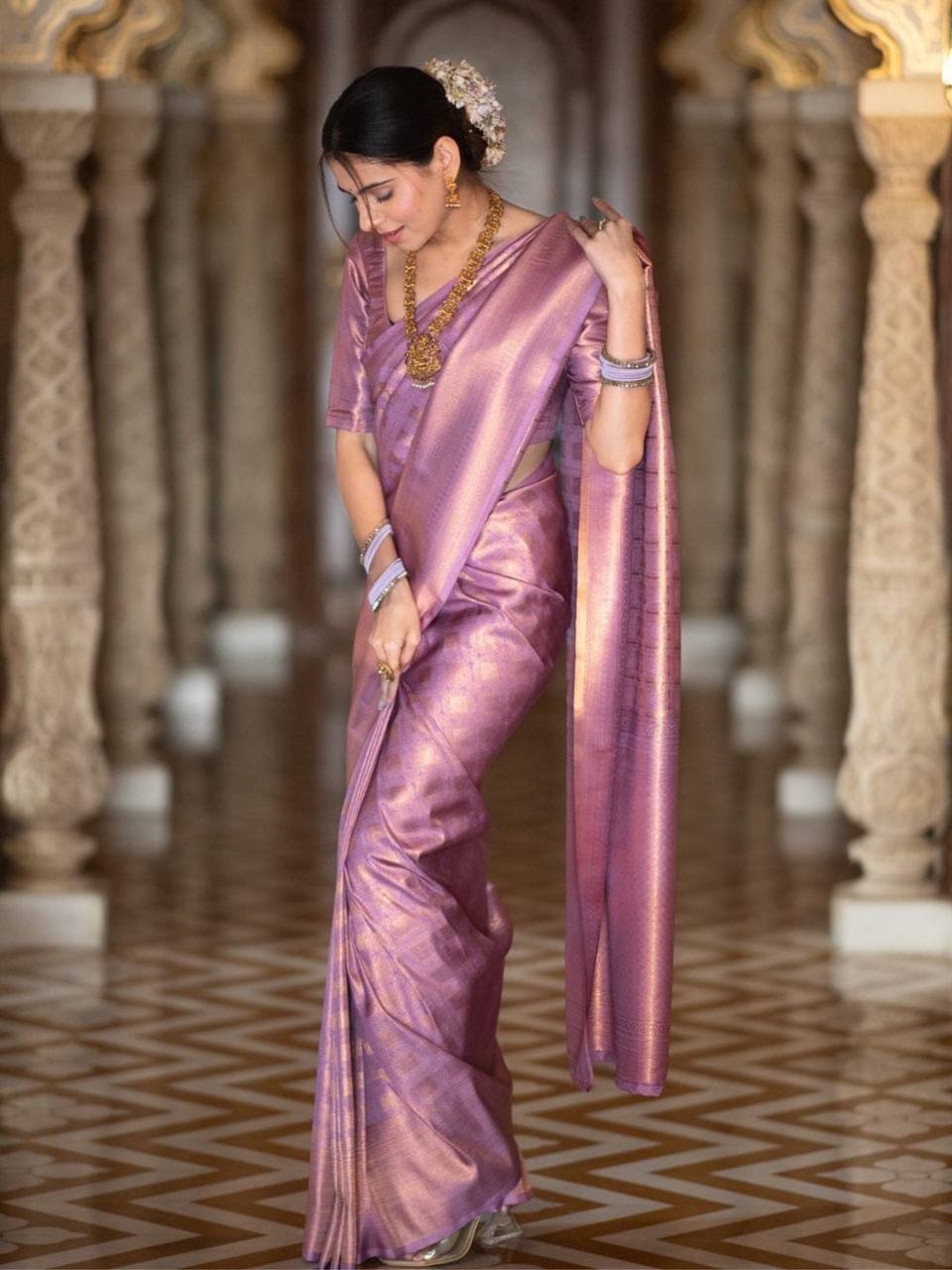 Glemorous Lichi Silk Treditional Wear Jacquard Weaving Saree