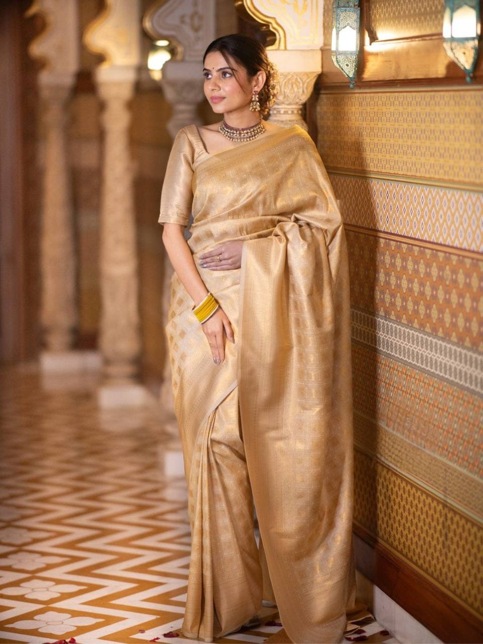 Glemorous Lichi Silk Treditional Wear Jacquard Weaving Saree