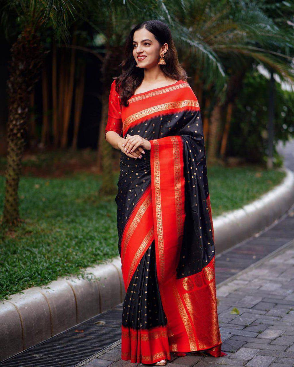 New Black Red Colour Lichi Silk Jacquard Weaving Saree