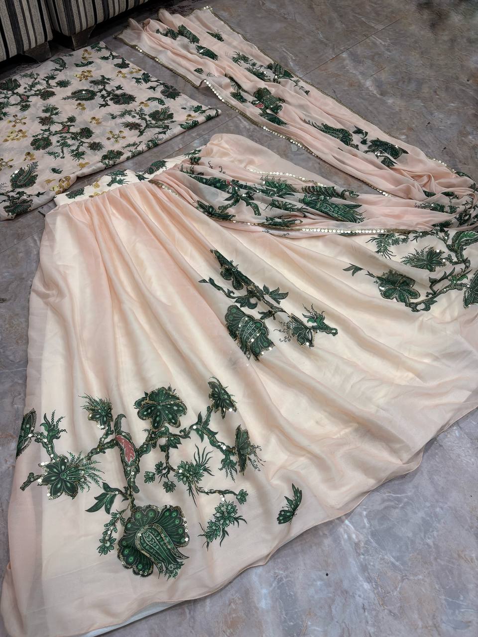 Off White Floral Printed Ready to Wear Georgette Saree with Embroidered Unstich Blouse Piece