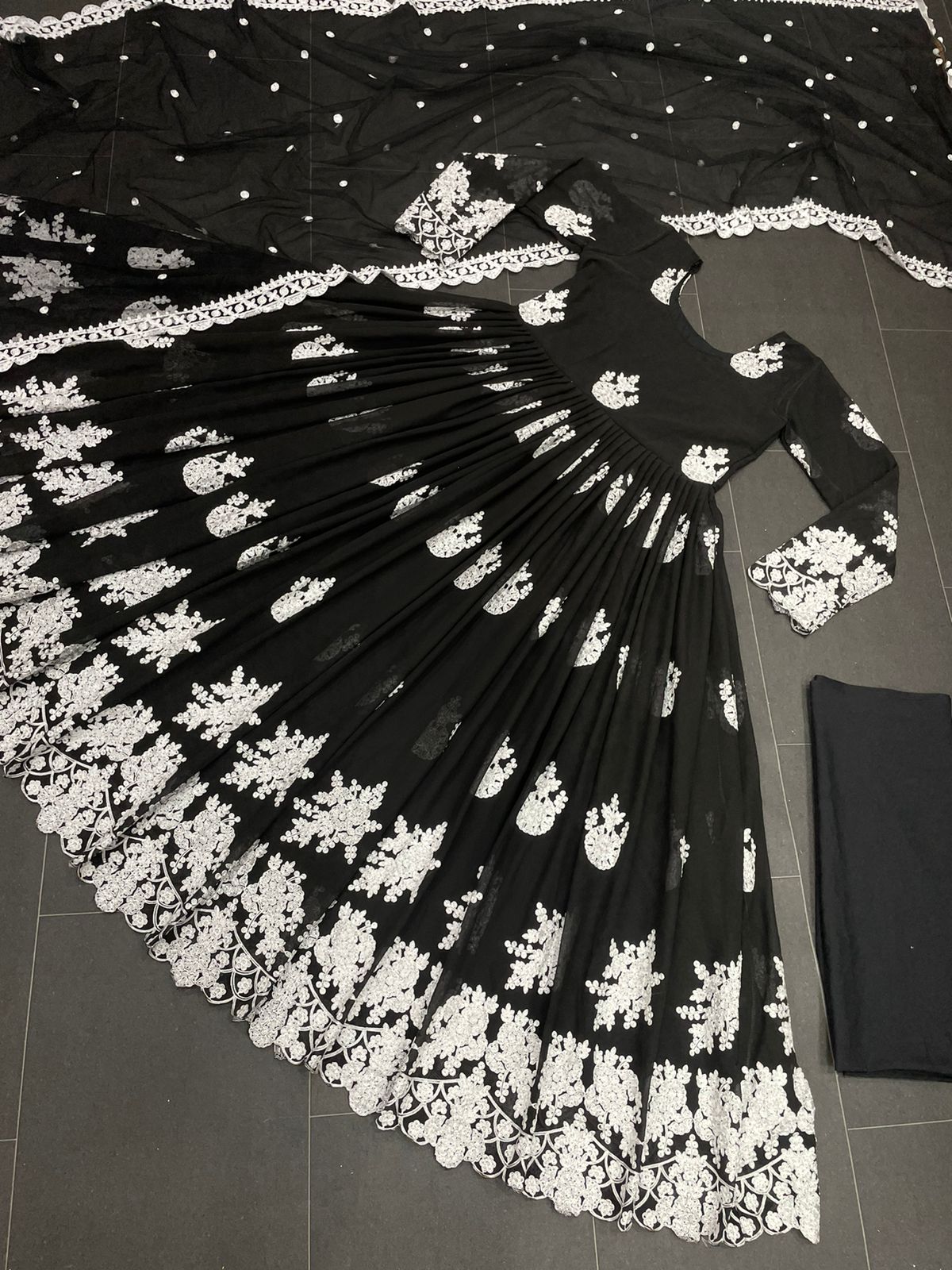 New Party Wear Georgette Black Colour Chainstiched Embroidary Worked Anarkalu Dress With Beautiful Geogette Two Side Kodi Lace Border