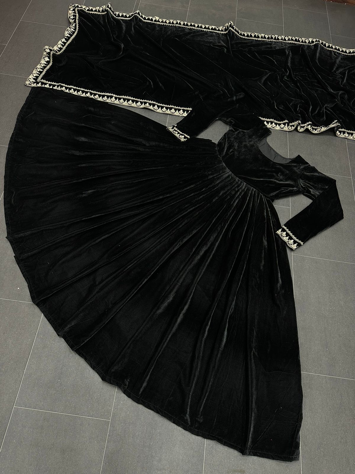 Designer Suit On heavy  Velvet fabric Salwar Suit