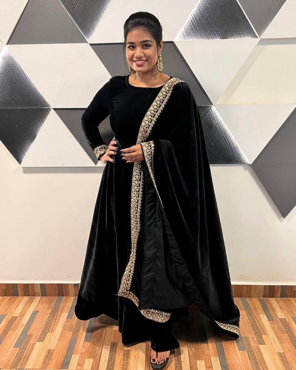 Designer Suit On heavy  Velvet fabric Salwar Suit