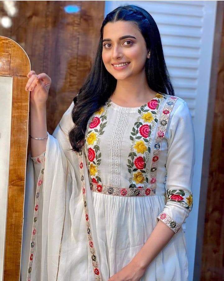 Remarkable White Color Diamond Hand Work Georgette Salwar Suit For Ladies