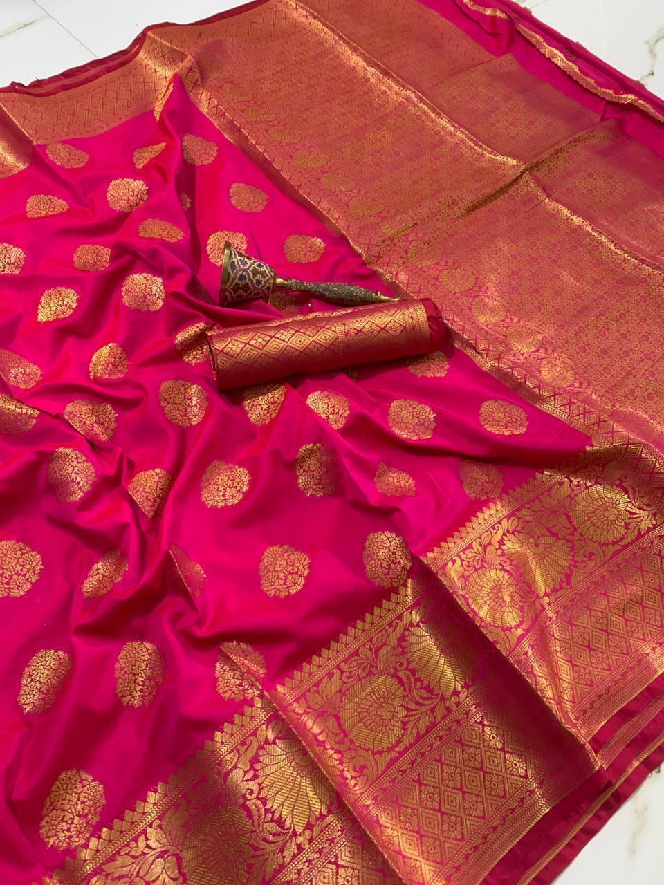 Party Wear Magenta Color Energetic Rich Pallu All Over Weaving Zari Design Work Banarasi Silk Saree Blouse For Women