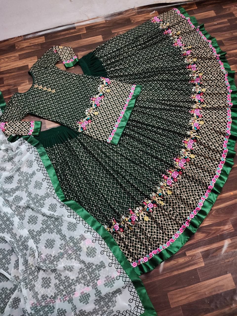 Divine Green Color Georgette Embroidered Work Design Indo Western Suit
