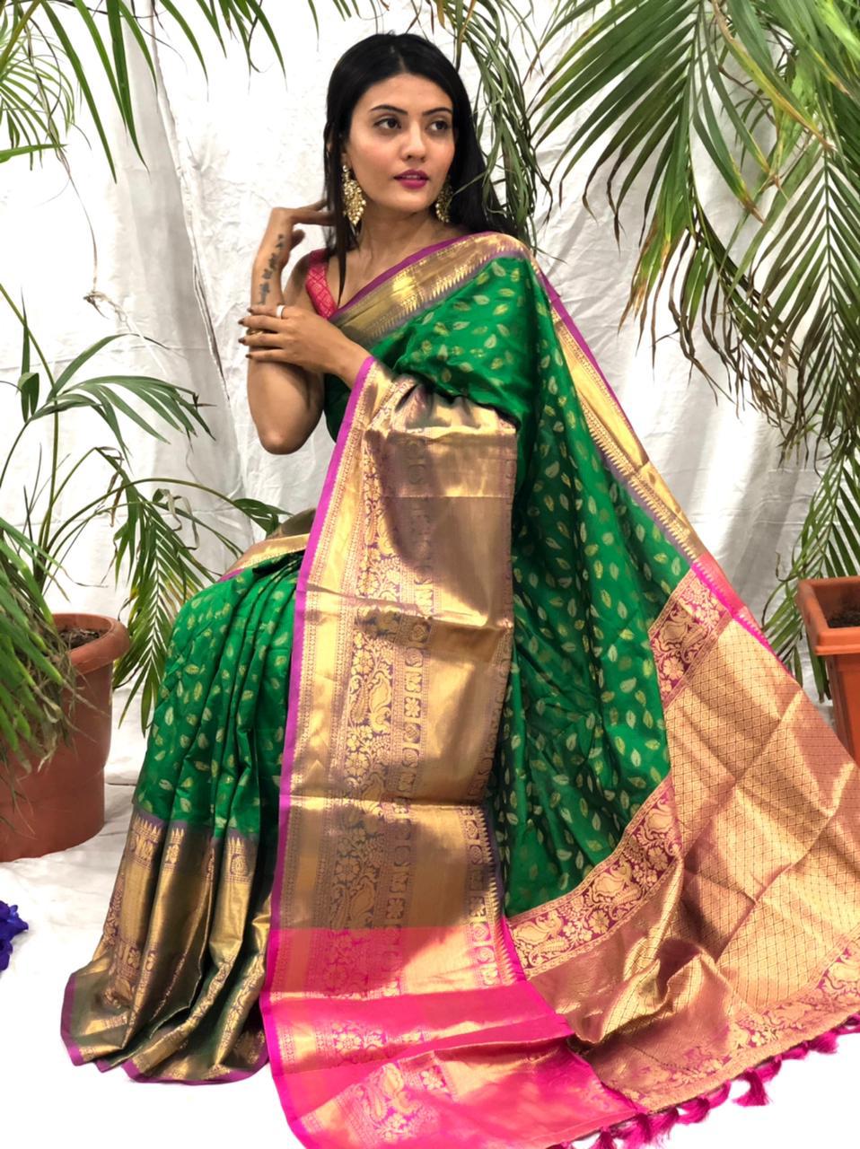 Elegant Green Color Designer Kanchipuram Hand Woven Rich Pallu Wedding Wear Saree Blouse