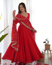 Load image into Gallery viewer, Wedding Wear Stylish Ready To Wear Gown
