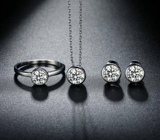 Sophisticated Silver American Diamondd Necklace Set For Women