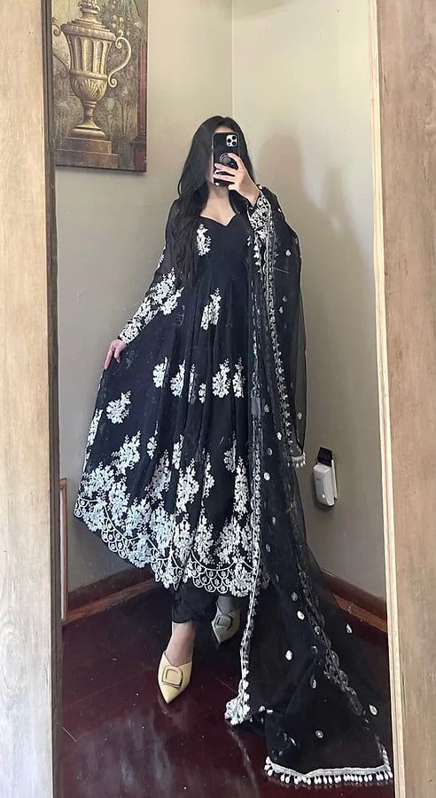 New Party Wear Georgette Black Colour Chainstiched Embroidary Worked Anarkalu Dress With Beautiful Geogette Two Side Kodi Lace Border