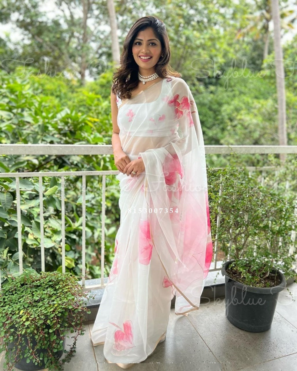 Alluring White Sof Organza Silk Print n Foil Hand Work Designer Saree