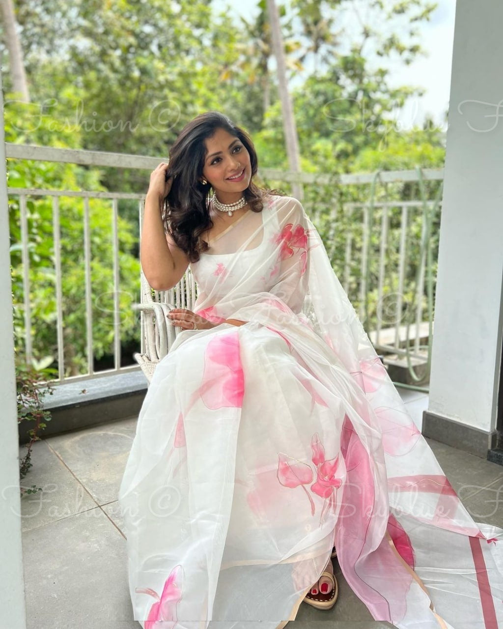 Alluring White Sof Organza Silk Print n Foil Hand Work Designer Saree
