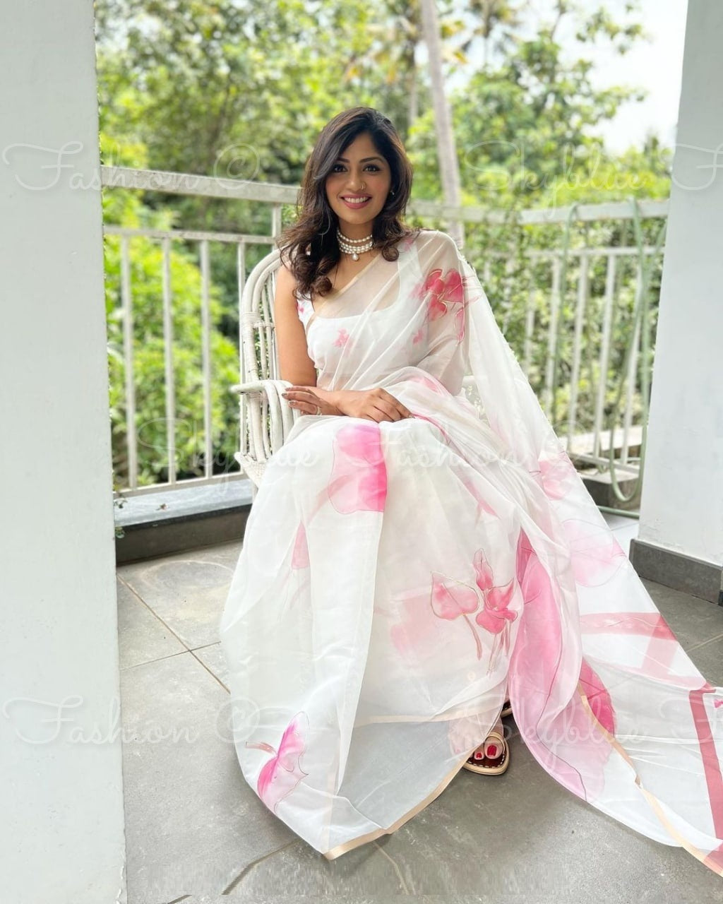 Alluring White Sof Organza Silk Print n Foil Hand Work Designer Saree