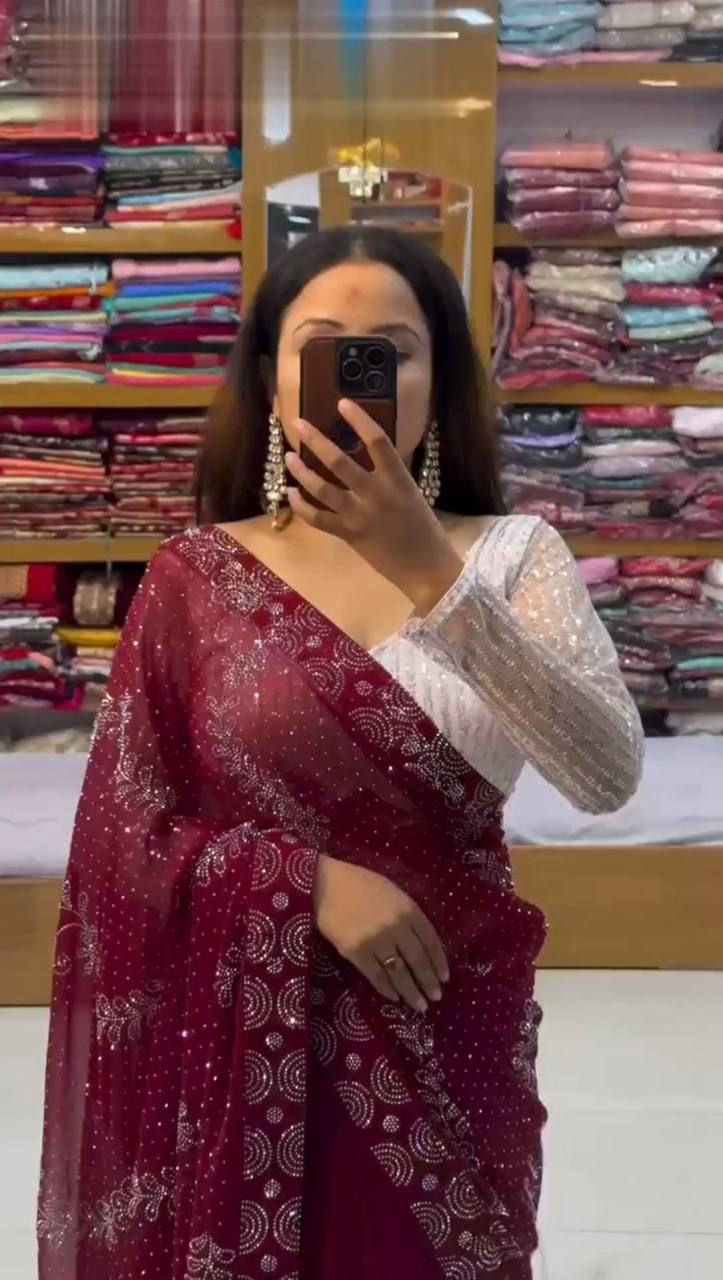 Looking Beautiful Designer Saree On Faux Georgette Febric With Hot Fix Work And Blouse Faux Georgette Febric With Thred With Sequence Work