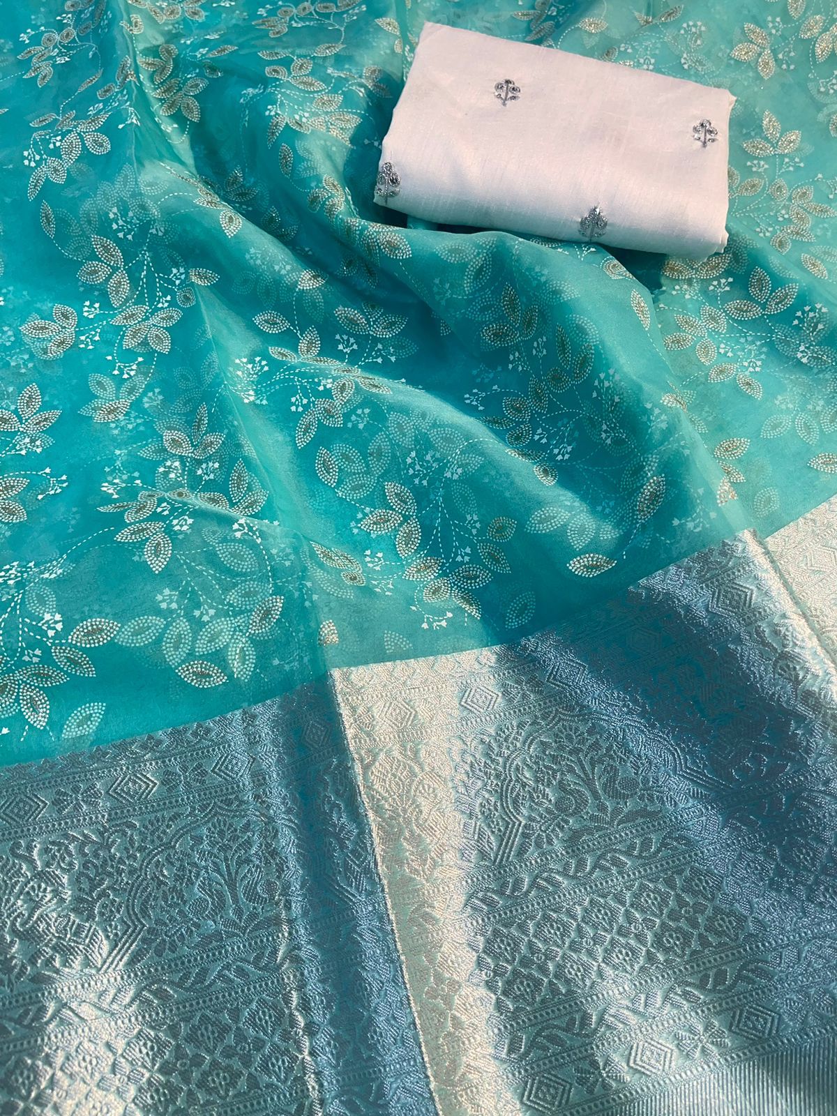 Beautiful Organza Jacqaurd Foil Pigment Work Saree